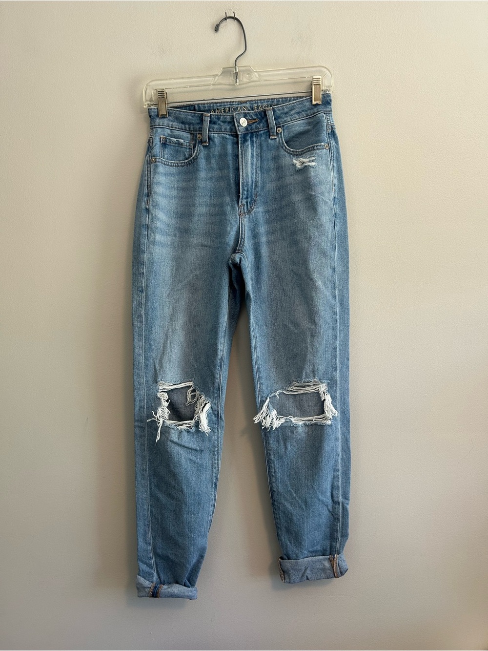 American Eagle Outfitters 0 LONG Light wash Distressed knee High-Rise mom Jeans